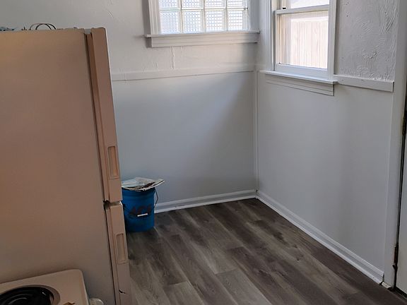 4th image of 808 Hoyt St #2
