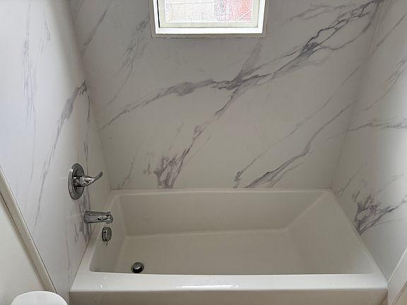 4th image of 405-405 Arch St #407