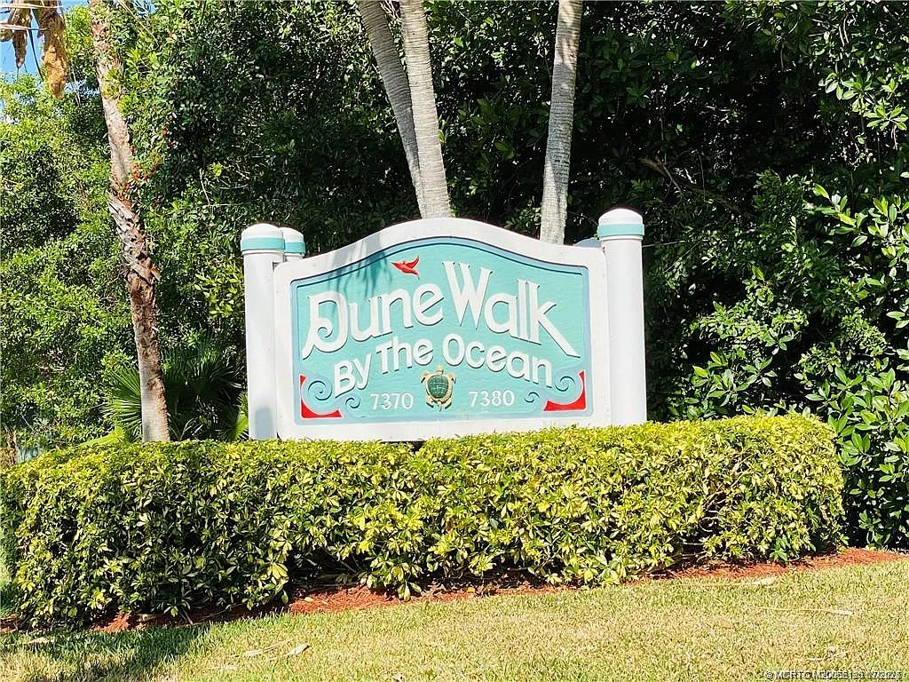 2 bed, 2.0 bath, 1044 sqft, $2,400 — Photo 2