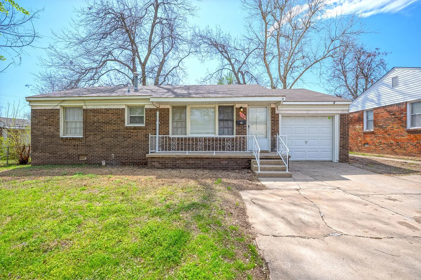 3 bed, 925 sqft, $1,200 — Photo 1