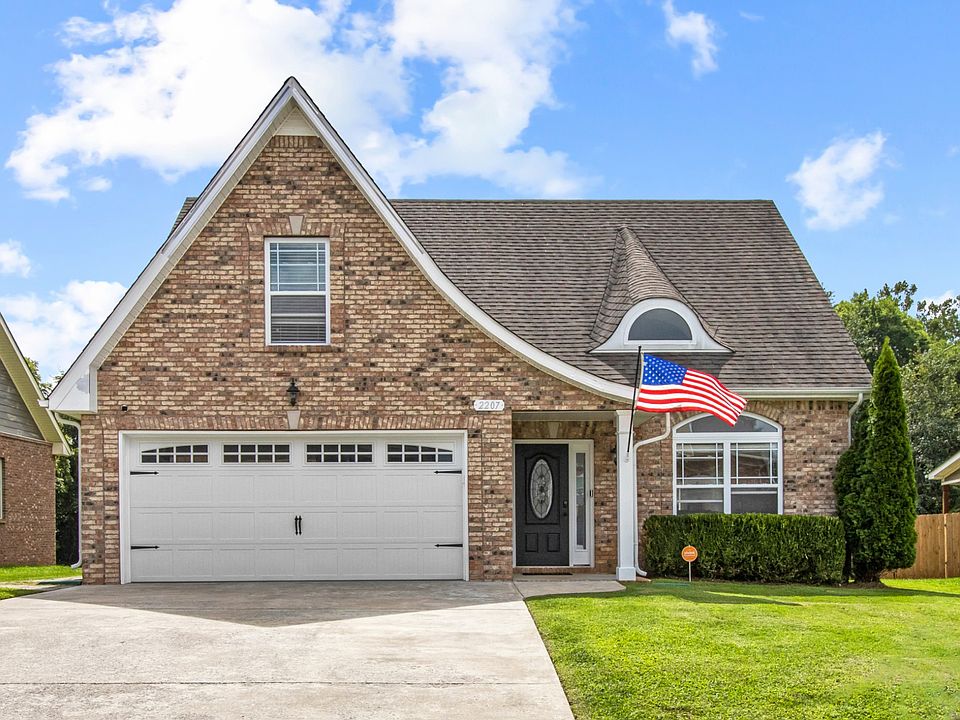 1st image of 2207 Fairfax Dr