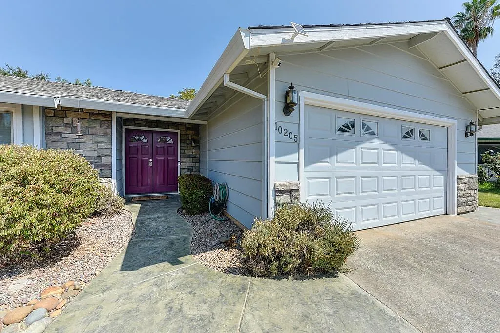 10205 Countryside Way photo 1