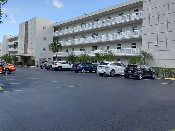 1025 SE 3rd Ave APT 402, Dania, FL 33004