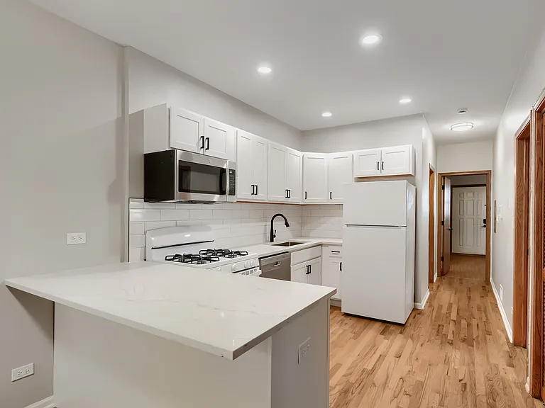 1422 N Maplewood Ave #2 — Photo 2