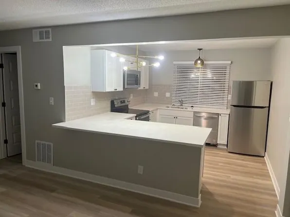 903 NE 68th Ter APT C, Gladstone, MO 64118