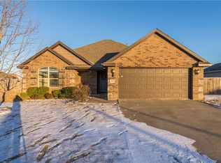 1265 Arkansas Ln, Prairie Grove, AR 72753