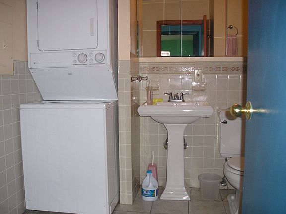 BATHROOM W/LAUNDRY