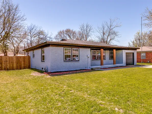 1706 E Garnett St, Gainesville, TX 76240