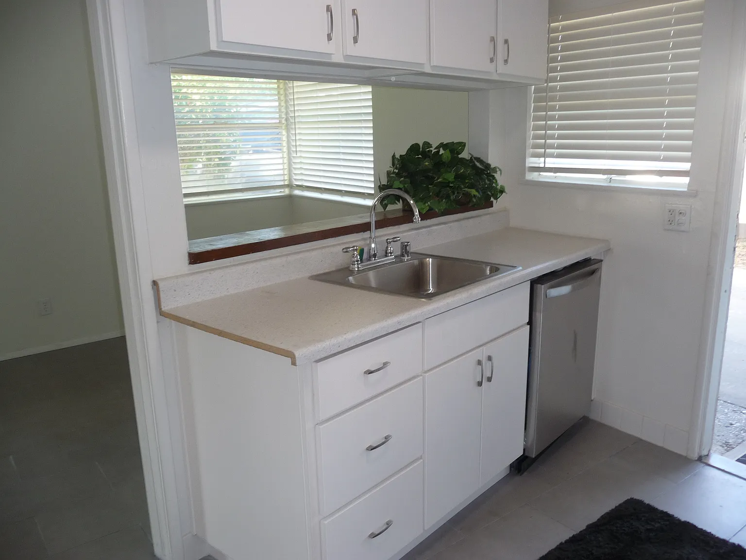 2 bed, 1050 sqft, $2,195 — Photo 2