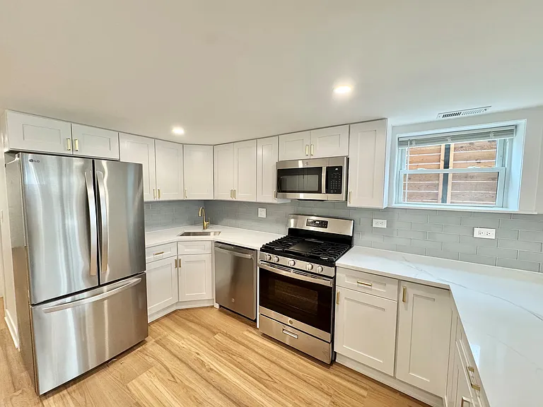 4816 W Henderson St #G — Photo 2