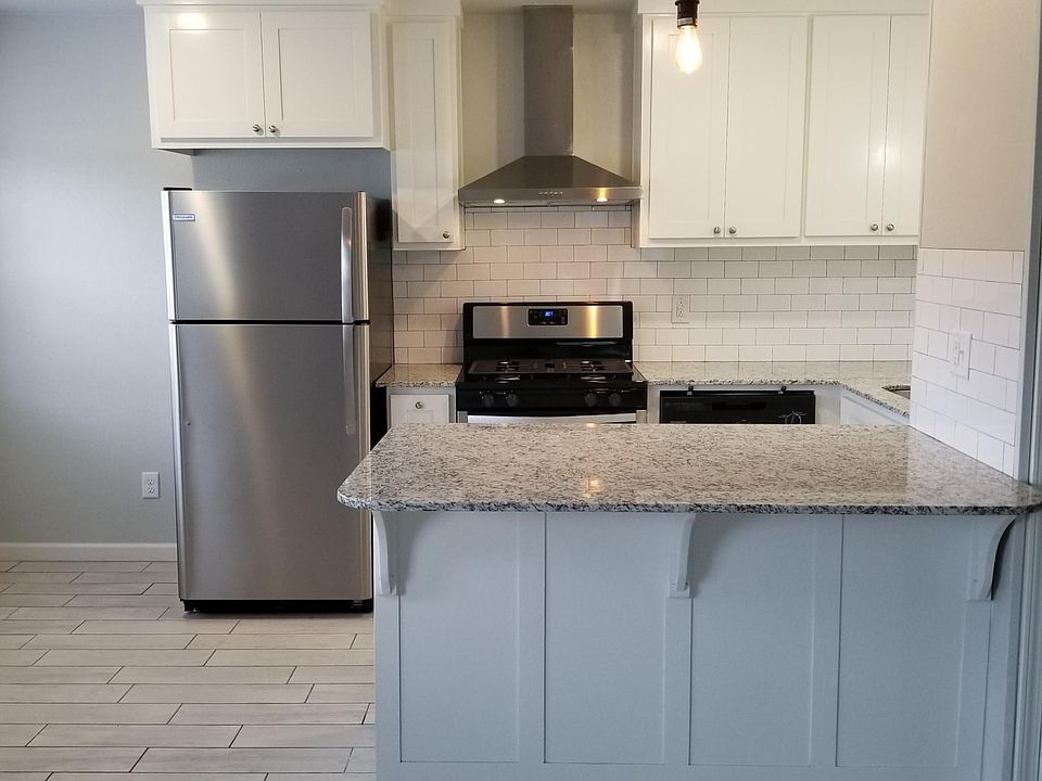 1st image of 899 W 12th St