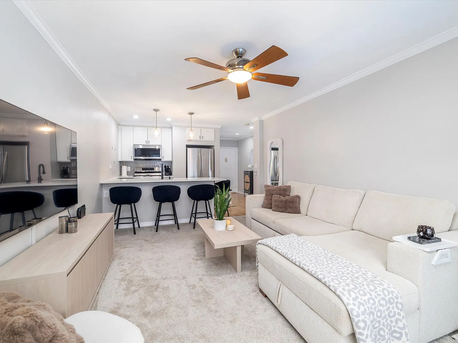 1 bed, 750 sqft, $3,000 — Photo 2