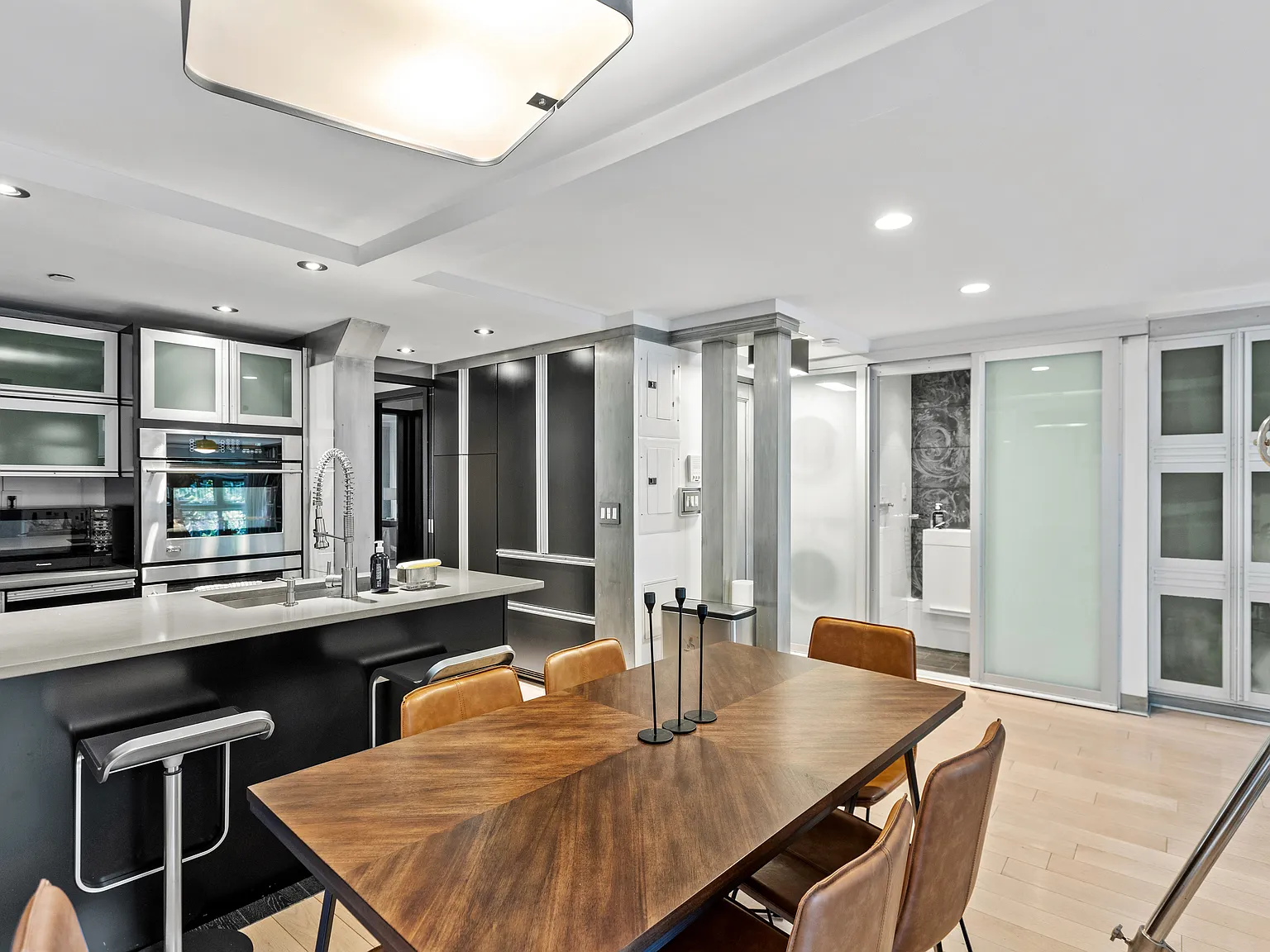 10 Charles Street — Photo 3