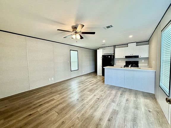 3rd image of 1250 Lakeview Dr #49