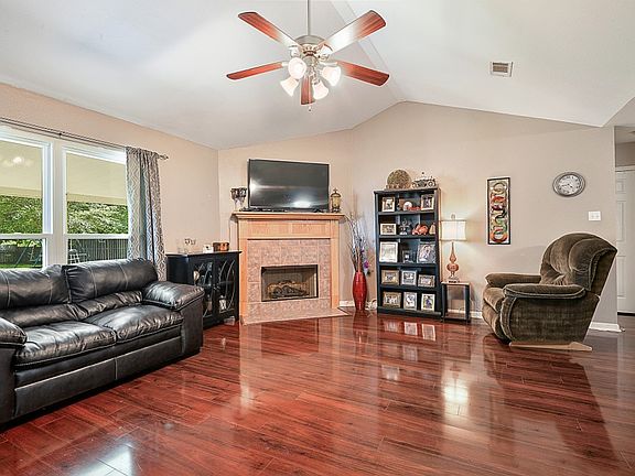 4th image of 8834 Beauvoir Ave