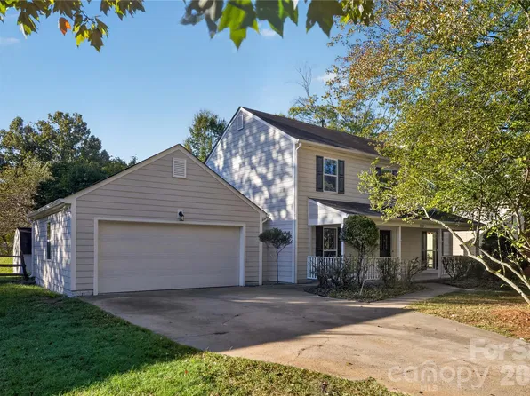 12108 Parks Farm Ln, Charlotte, NC 28277