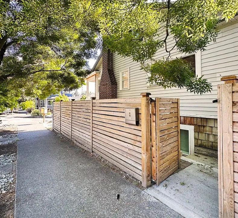 300 NW 47th St