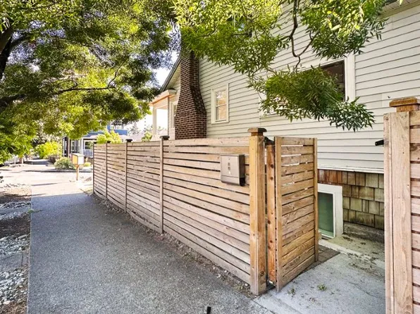300 NW 47th St, Seattle, WA 98107
