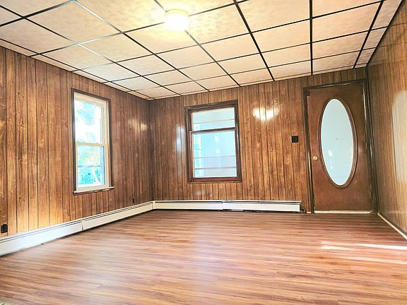 5th image of 401 Willow St