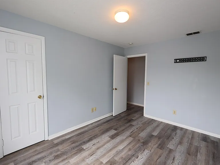 48 South Ave — Photo 13