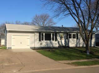 428 N 7th St, Eldridge, IA