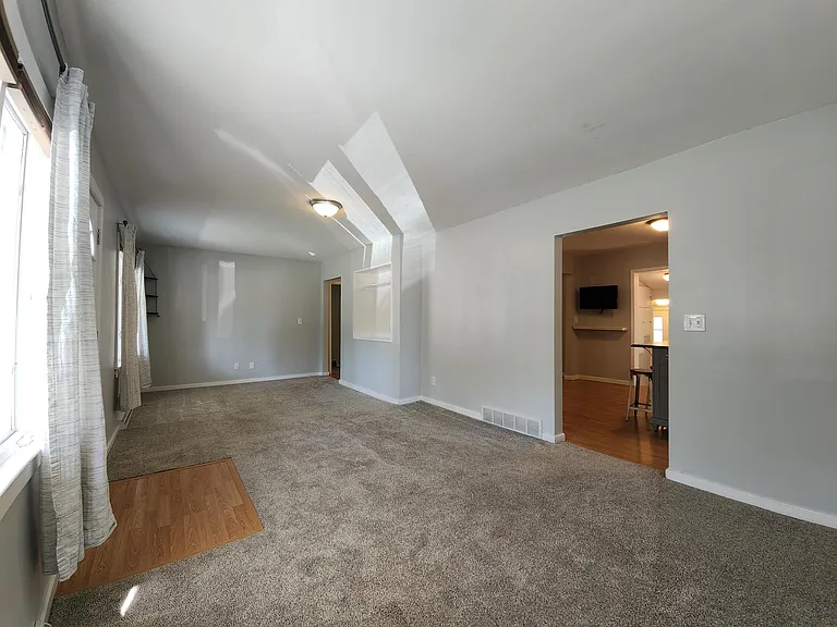 1210 W Union St — Photo 2