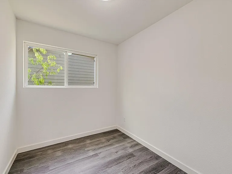 6913 Shannon Dr — Photo 14