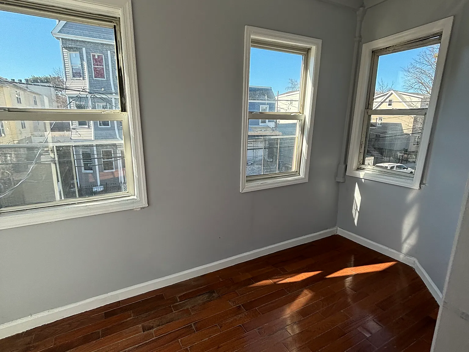 3 bed, 1100 sqft, $1,900 — Photo 4