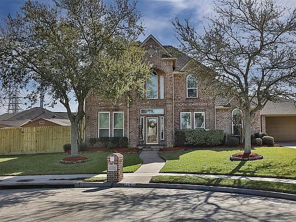 3rd image of 2214 E Reata Dr