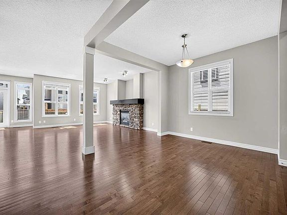4th image of 1022 Evanston Dr N