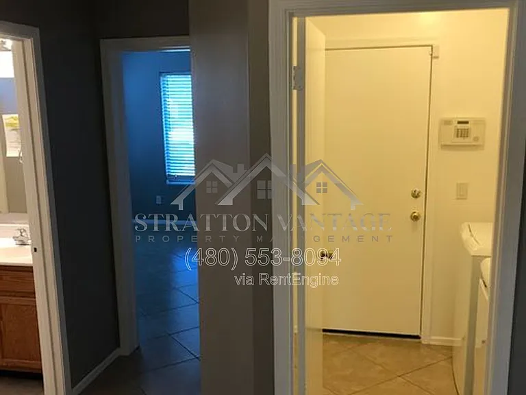 1101 E Elm Rd — Photo 12