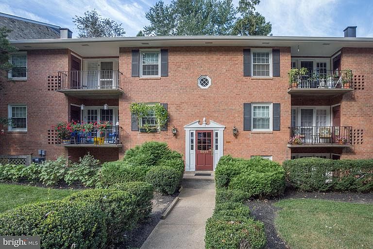 1st image of 3846 Lyndhurst Dr APT 101