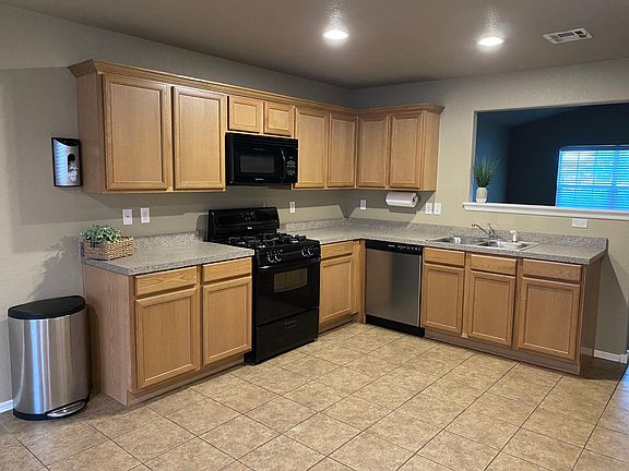 Large Kitchen with Newer Appliances