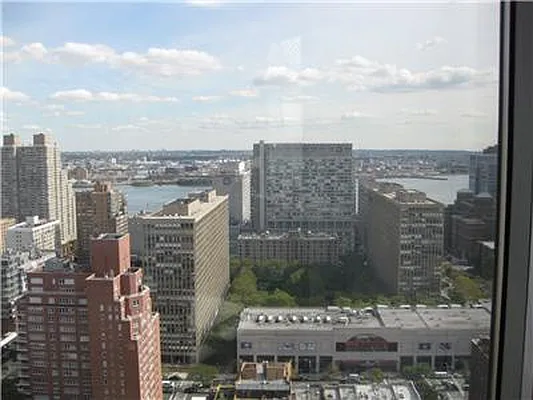 Rented by RELO REDAC INC. | media 3