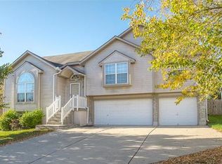 1716 SE Cardinal Dr, Blue Springs, MO 64014