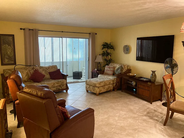 200 NE 14th Ave #222 — Photo 3