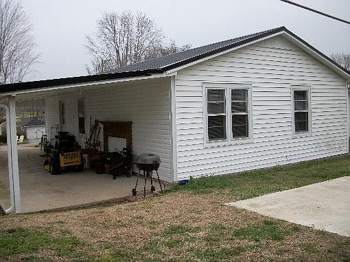 3rd image of 142 E End St
