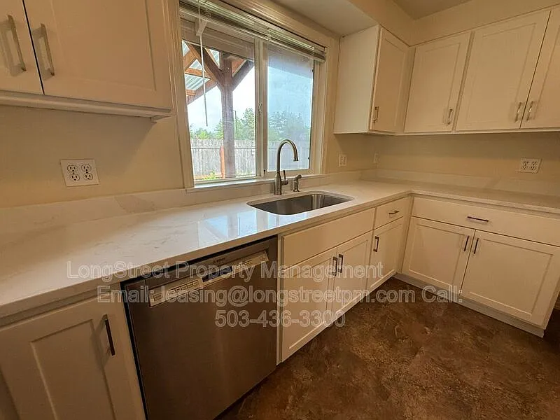 3 bed, 2.0 bath, 1580 sqft, $2,795 — Photo 3