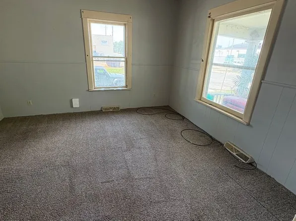 902 Mullberry St, 902 Mulberry St #1, Waterloo, IA 50703