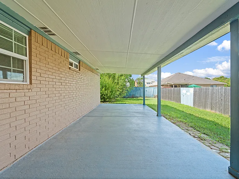 303 Carly Dr — Photo 23