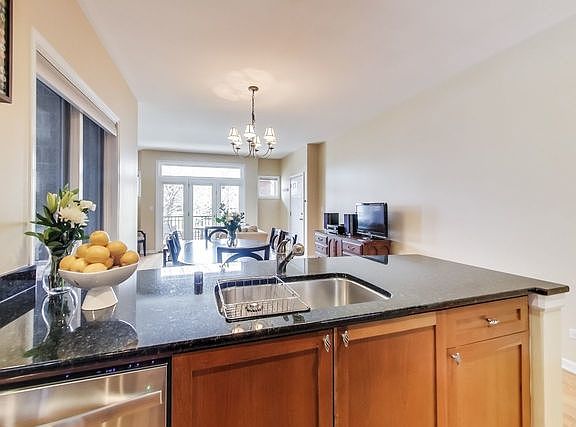5th image of 2627 N Sheffield Ave APT 102
