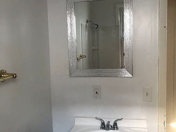 2nd image of 2019 W Ayres Ave