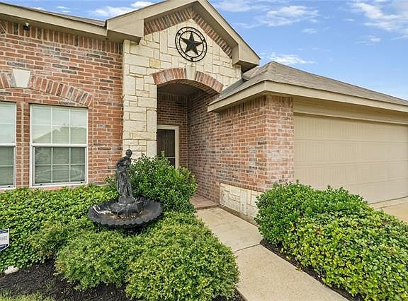 2nd image of 521 Silver Leaf Dr