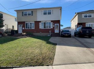 18 Prices Ln, Staten Island, NY 10314
