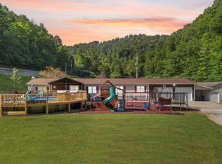 7799 Wolf Creek Rd, Wooton, KY 41776