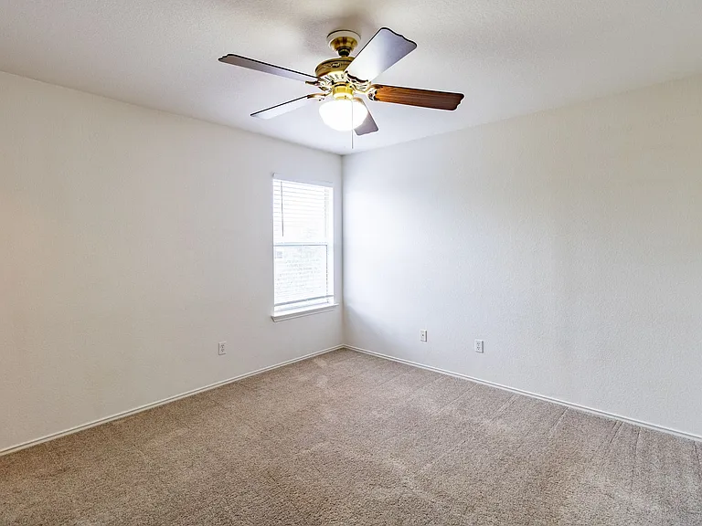17501 Wiseman Dr — Photo 11