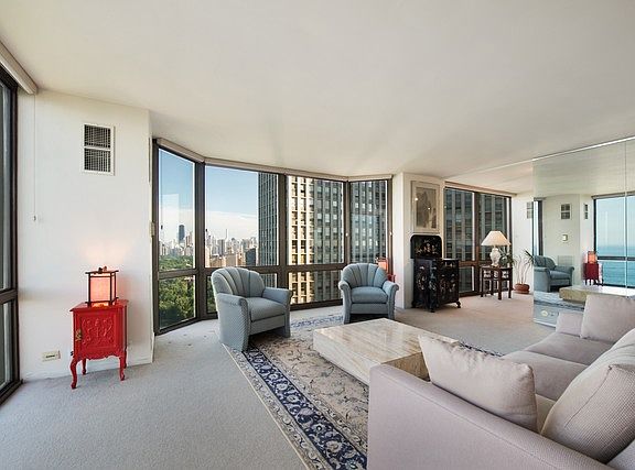3rd image of 2650 N Lakeview Ave APT 3210