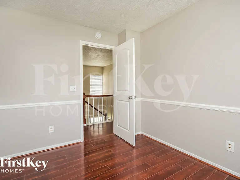 4004 Ashwood Dr — Photo 12