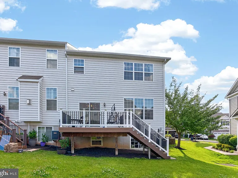 271 Fairfield Cir W — Photo 30