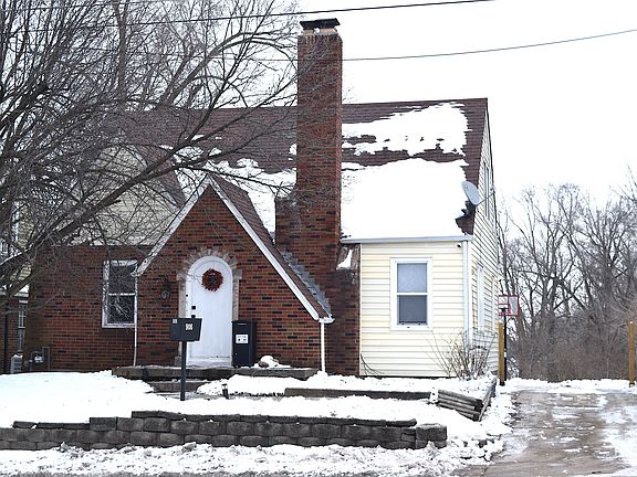 3rd image of 906 Raible Ave